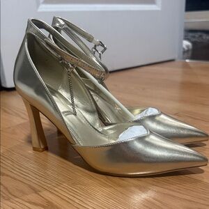 Elegant Gold Women's Heels size 10 NEWWB